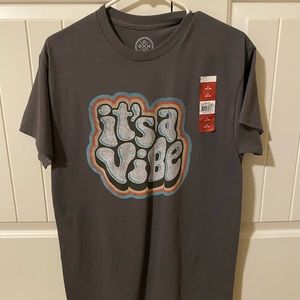 “It’s a Vibe” Men’s tee